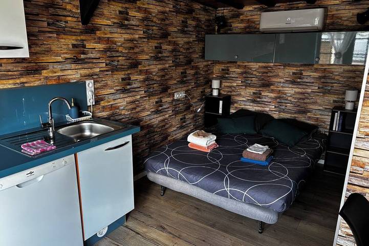 Studio with courtyard in Oye-Plage, Saint-Omer region
