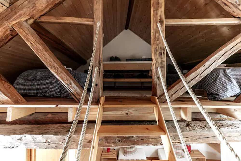 Magnifiquement modernisé anciennes écuries. Ski Cyclisme Randonnée Escalade pacifique in Chantelouve, Parc national des Écrins