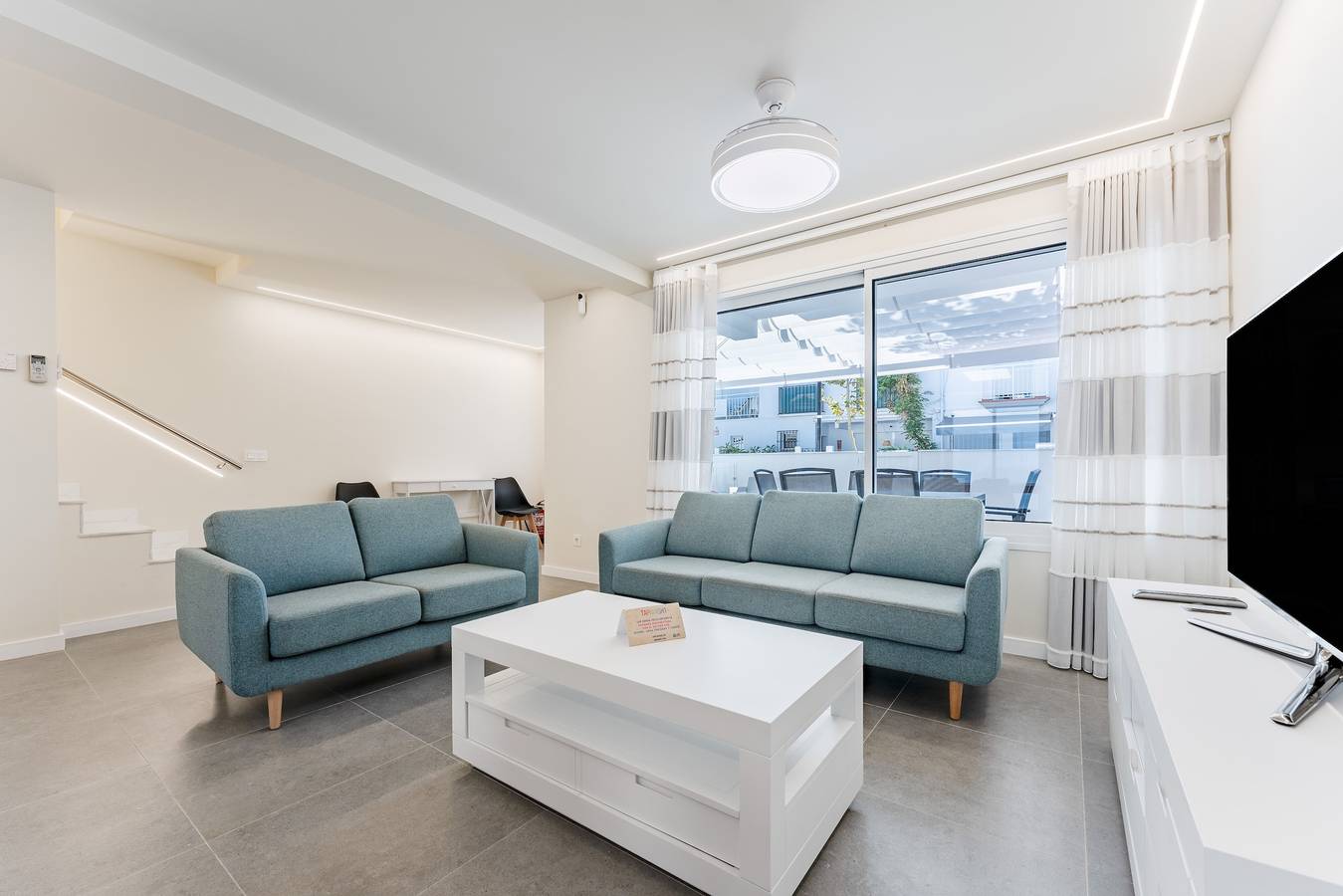 Holiday Home '248 New Frontline Beach Mollina' with Sea View, Wi-Fi and Air Conditioning in La Cala de Mijas, Mijas