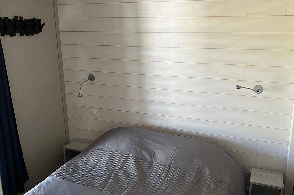 Cozy 3Br Chalet with Pool Access, Near Mediterranean Beaches in Pomérols, Côte d'Améthyste