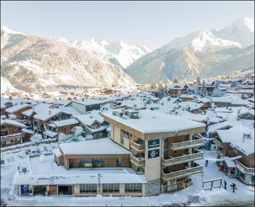Hôtel pour 4 personnes, avec balcon ainsi que jacuzzi et sauna dans Courchevel 1300 (Le Praz)