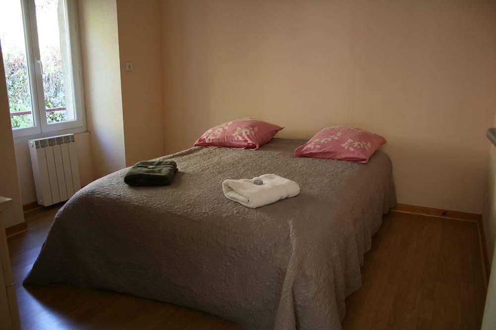 Appartement entier, Logement pouvant accueillir jusqu'à 12 personnes in Ferrières-Saint-Mary, Région de Saint-Flour