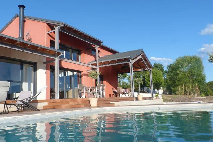 Location de vacances pour 8 personnes, avec jardin à La Bachellerie