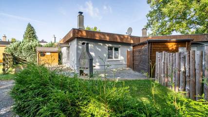 Ferienhaus für 4 Personen, mit Ausblick und Terrasse sowie Garten, mit Haustier in Schwarz