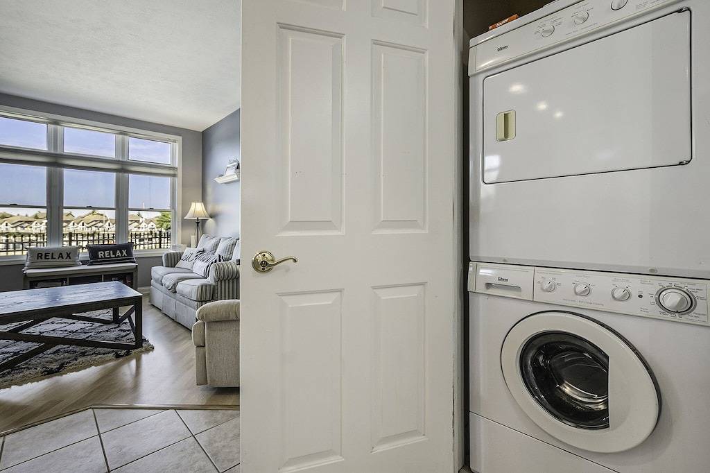 Ganze Wohnung, Main Floor Poolside Retreat in Manistee, Manistee County