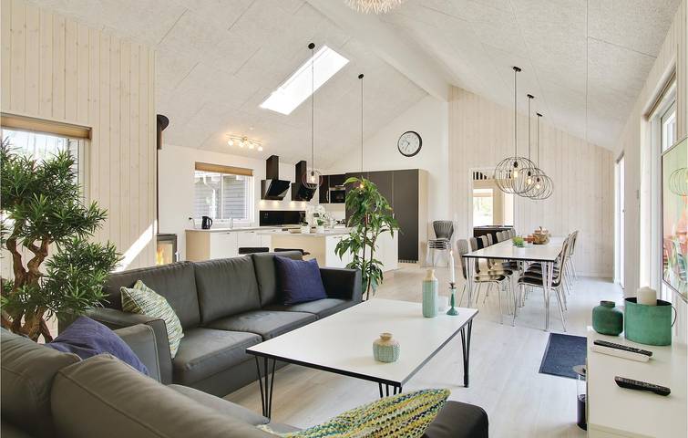 Feriehus for 20 personer med jacuzzi in Snogebæk, Bornholm