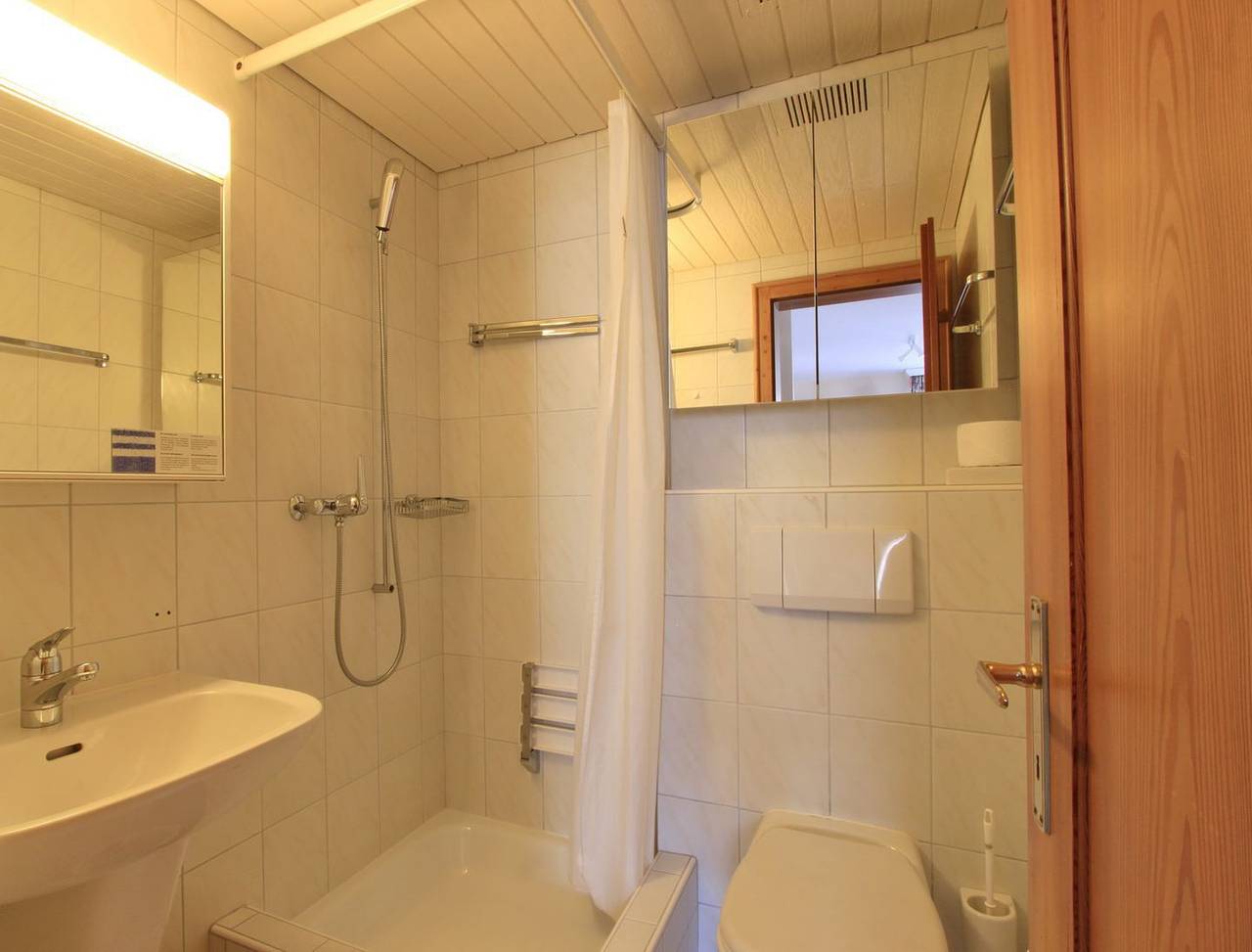 Ganze Ferienwohnung, Apartment Belvair 37 - Studio für 2 Personen in Zuoz in Zuoz, Oberengadin