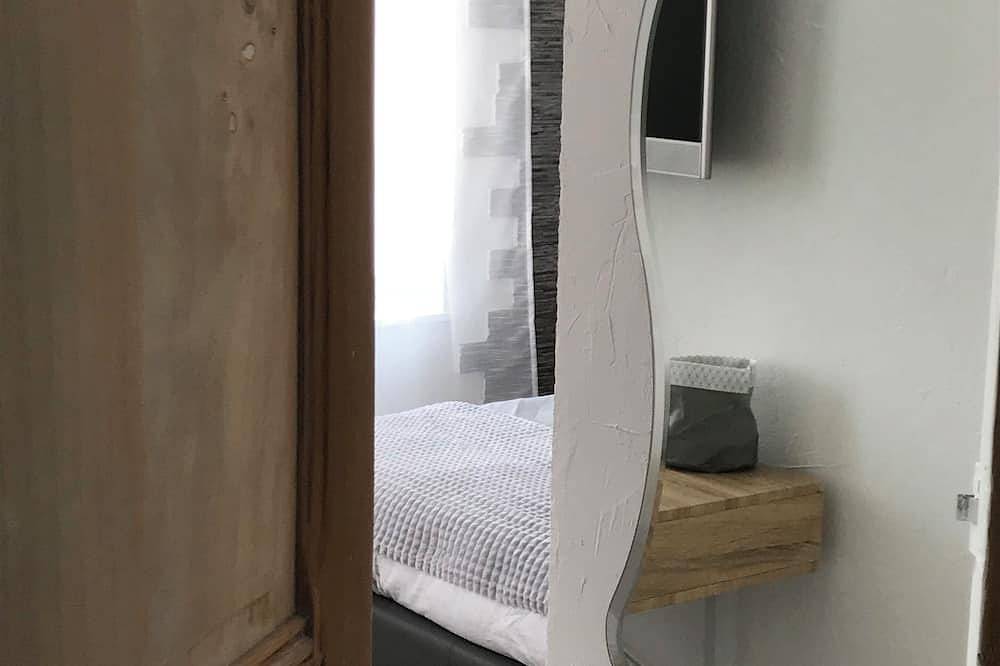 Chambre privée dans une maison d’hôtes côté rue in Nancy, Région de Nancy