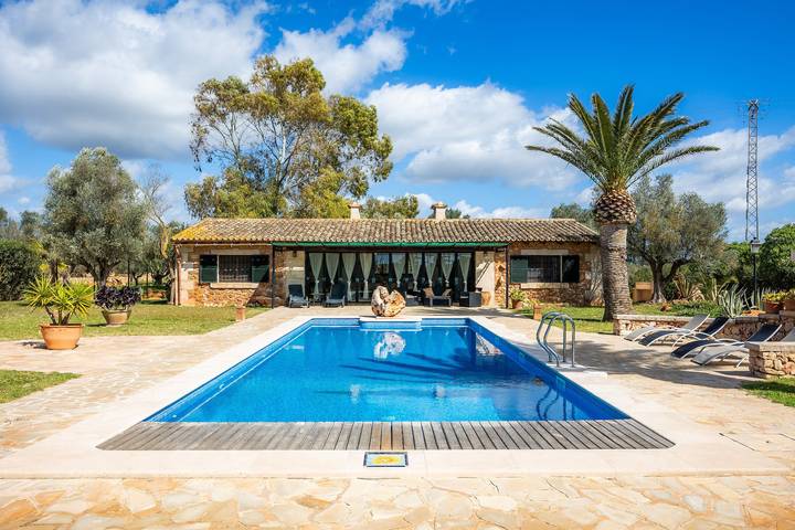 Finca für Gruppen für 12 Personen, mit Balkon und Garten in Es Trenc