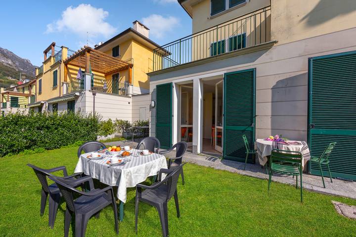 Ferienhaus für 8 Personen, mit Balkon und Terrasse sowie Kinderpool und Seeblick in Gemeinde Porlezza