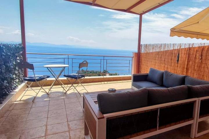 Ferienwohnung für 3 Personen, mit Balkon und Terrasse sowie Ausblick in Gythio