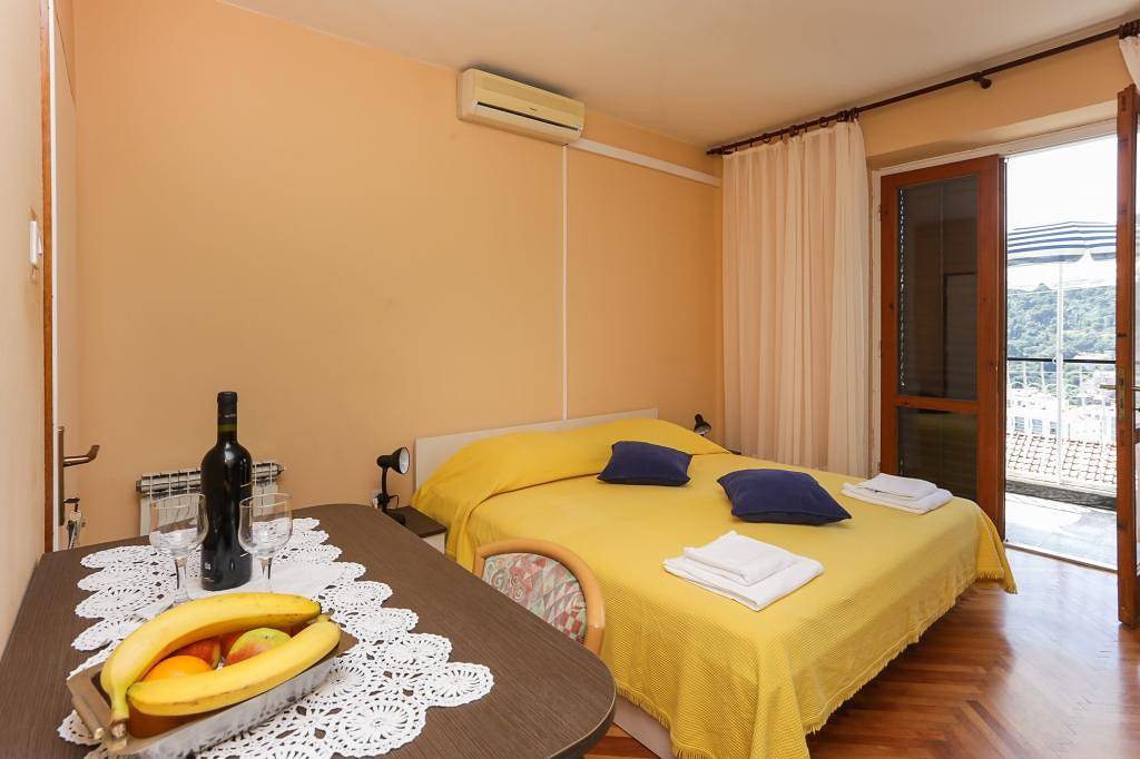 Lapad View Apartments - Double Room with Balcony and Sea View in Dubrovnik, Grad Dubrovnik