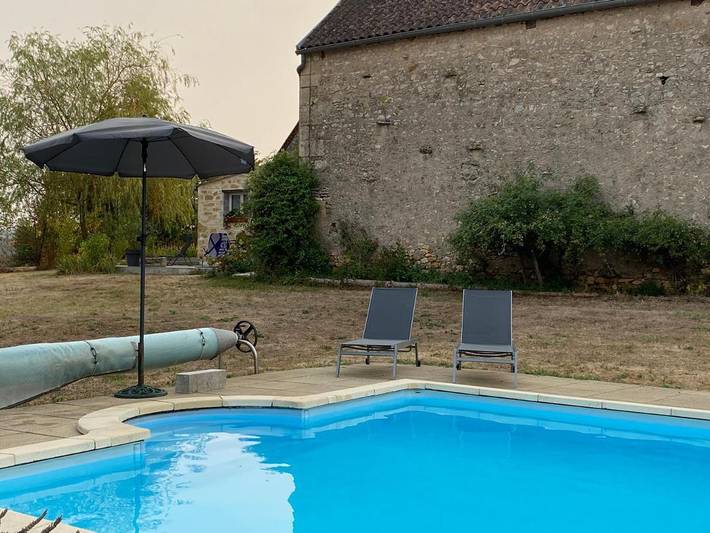 Location de vacances pour 2 personnes, avec vue ainsi que piscine et jardin à La Bachellerie - 3
