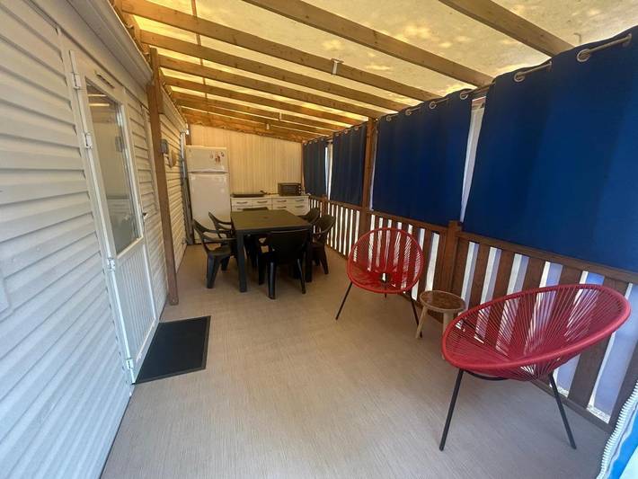 Camping pour 4 personnes, avec Terrasse et Jardin ainsi que Bassin pour enfant et Piscine à Meschers-sur-Gironde