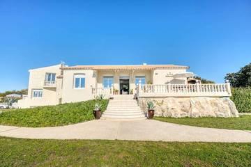 Location de vacances pour 16 personnes, avec piscine et jardin dans Plage De La Platerre Angoulins