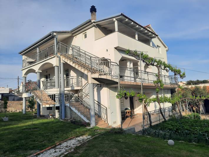 Ferienwohnung für 4 Personen, mit Balkon/Terrasse in Pakostane - 2