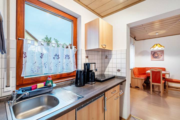 Hel lejlighed, Apartment 'Am Rain' with Private Terrace, Garden, and Wi-Fi in Weisenbach, Nord Sortskoven