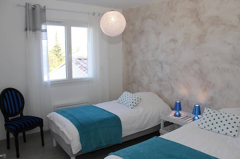 Entre Avignon, Orange et Nimes villa avec piscine privée et jardin in Rochefort-du-Gard, Région de Nîmes
