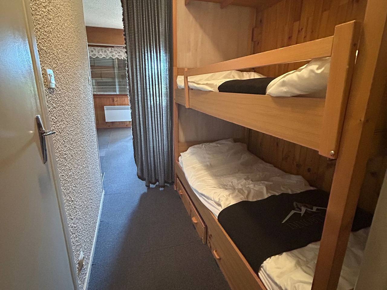 Studio entier, Studio au pied des pistes avec parking gratuit in Super Besse, Besse-et-Saint-Anastaise