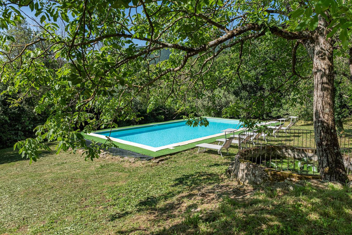Villa Panzano-Barberino di Mugello con Vista Lago, Piscina Privata e Wi-Fi.6/8 persone. in Barberino di Mugello, Firenze province