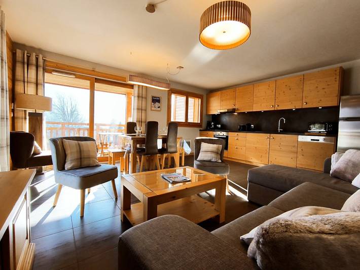 Apartamento entero, Apartamento luminoso T3 para 4-6 personas con WIFI y parking en Samoëns in Samoëns, Region Bonneville