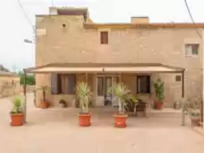 Villa für 6 Personen, mit Garten und Pool sowie Terrasse, kinderfreundlich in Ses Salines