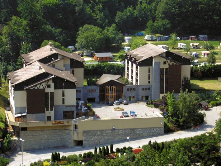 Location de vacances pour 4 personnes, avec balcon et piscine à Brides-les-Bains
