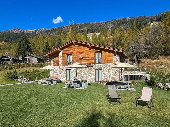 Appartamento vacanze per 4 persone, con Idromassaggio e Giardino nonché Sauna e Panorama in Valtellina