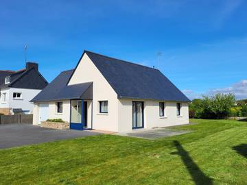 Gîte pour 4 personnes, avec jardin et terrasse à Trélévern