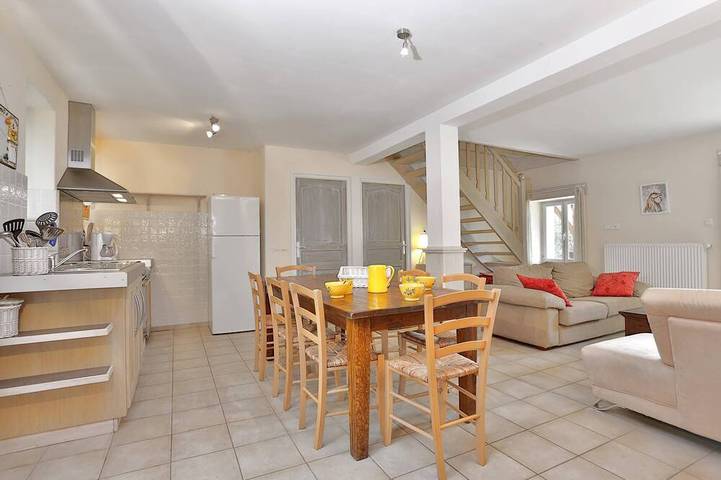 Gîte pour 10 personnes, avec piscine ainsi que jardin et terrasse