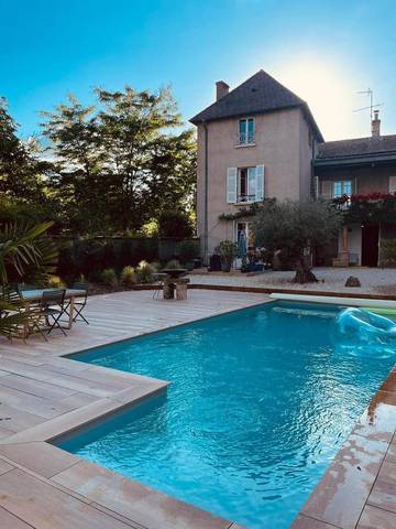 Chambre d’hôte pour 8 personnes, avec jardin ainsi que piscine et vue dans La Chapelle-de-Guinchay