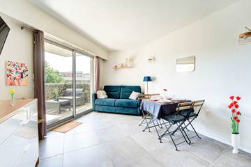 Gîte pour 4 personnes, avec balcon et piscine dans Port du Cros de cagnes