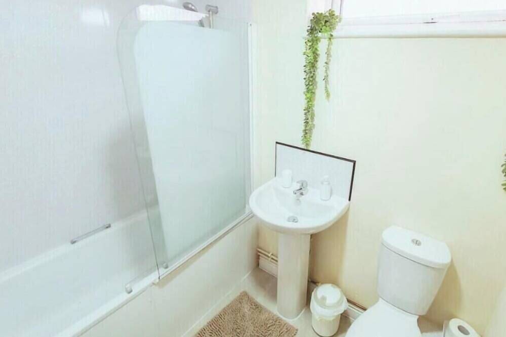 Apartamento entero, Apartamento-Baño privado-Negocios-Vista a la Calle in Stroud, Gloucestershire