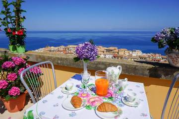 Gîte pour 7 personnes, avec terrasse et vue, animaux acceptés à Pizzo