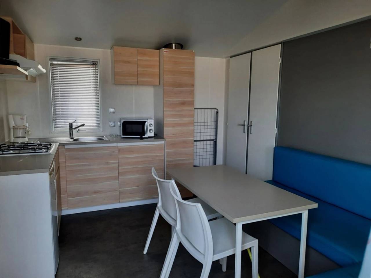 Zecamping 3 étoiles familial piscine chauffée locatif Tv Bbq 29m2 in Argentonnay, Deux-Sèvres