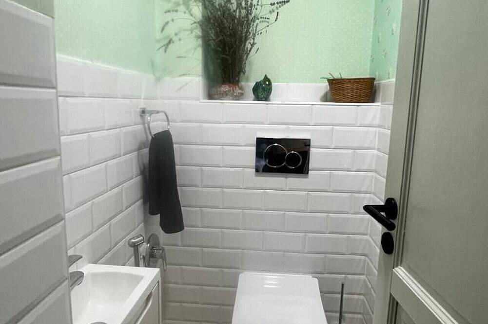 Ganze Wohnung, Neon apartment with balcony, garden view, super am in Csopak, Balatonfüredi járás