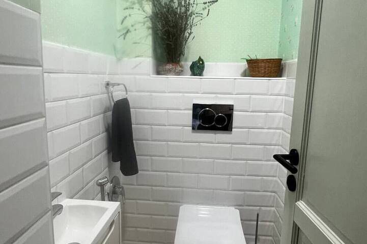 Apartamento entero, Neon apartment with balcony, garden view, super am in Csopak, Balatonfüredi járás