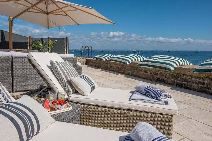 Villa for 15 people, with Balcony and Terrace on the Isle of Wight