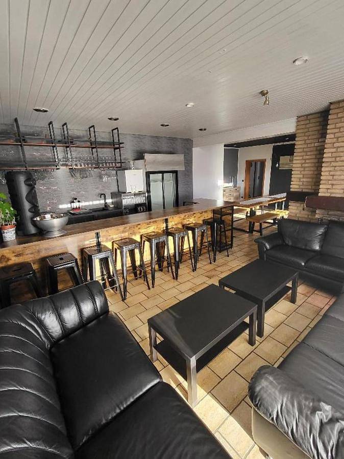 Ferienhaus für 20 Personen, mit Terrasse und Whirlpool sowie Garten und Pool in Verl