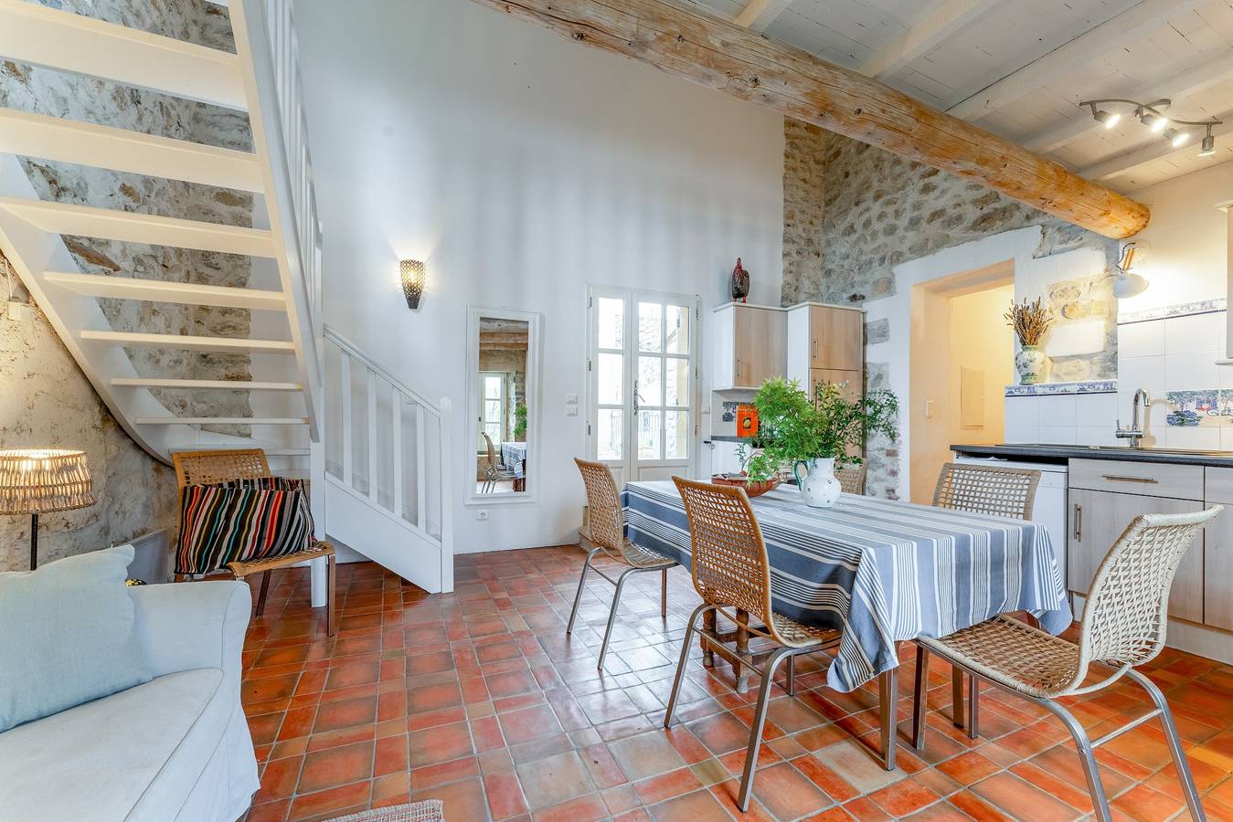 Ferienhaus „Gîte für 4 bis 6 Personen“ mit Gemeinschaftspool, Terrasse und Wlan in Lussan, Nimes und Umgebung