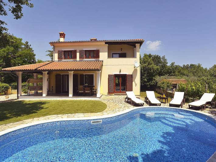 Casa vacanza per 8 persone, con terrazza e piscina, con animali domestici a Medolino