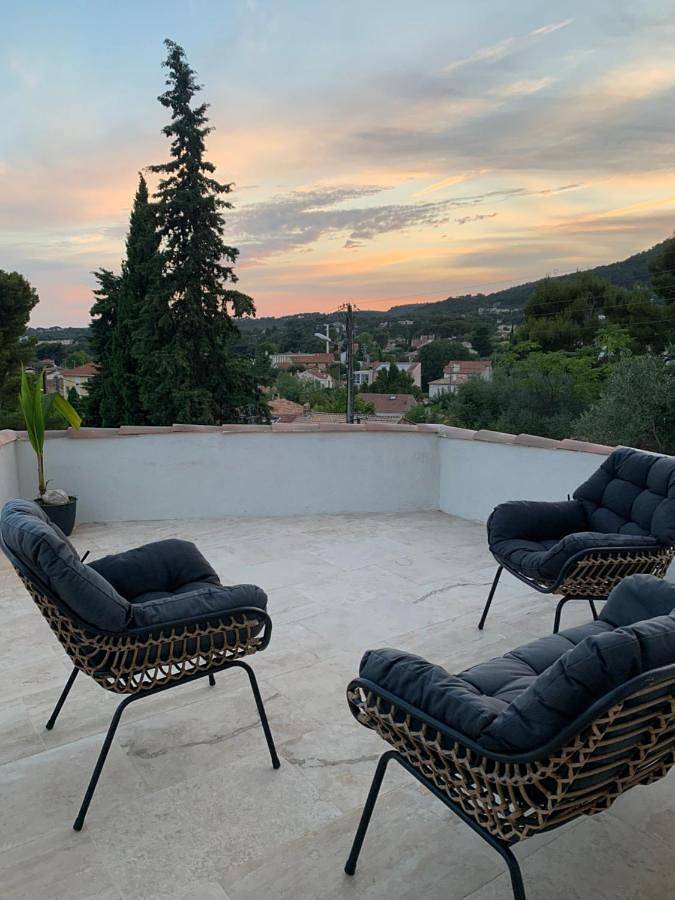 Villa pour 9 personnes, avec vue ainsi que jardin et piscine à Toulon - 3