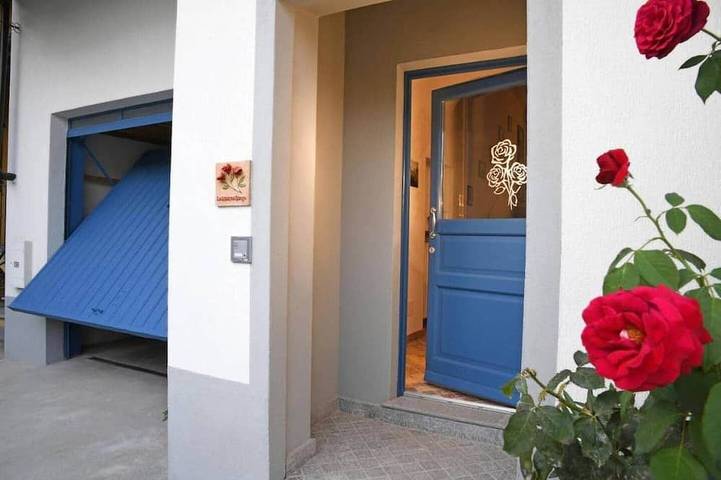 Apartamento entero, La Rosa nel Borgo – Suite with Balcony & Garage in La Morra (Italia), Langhe