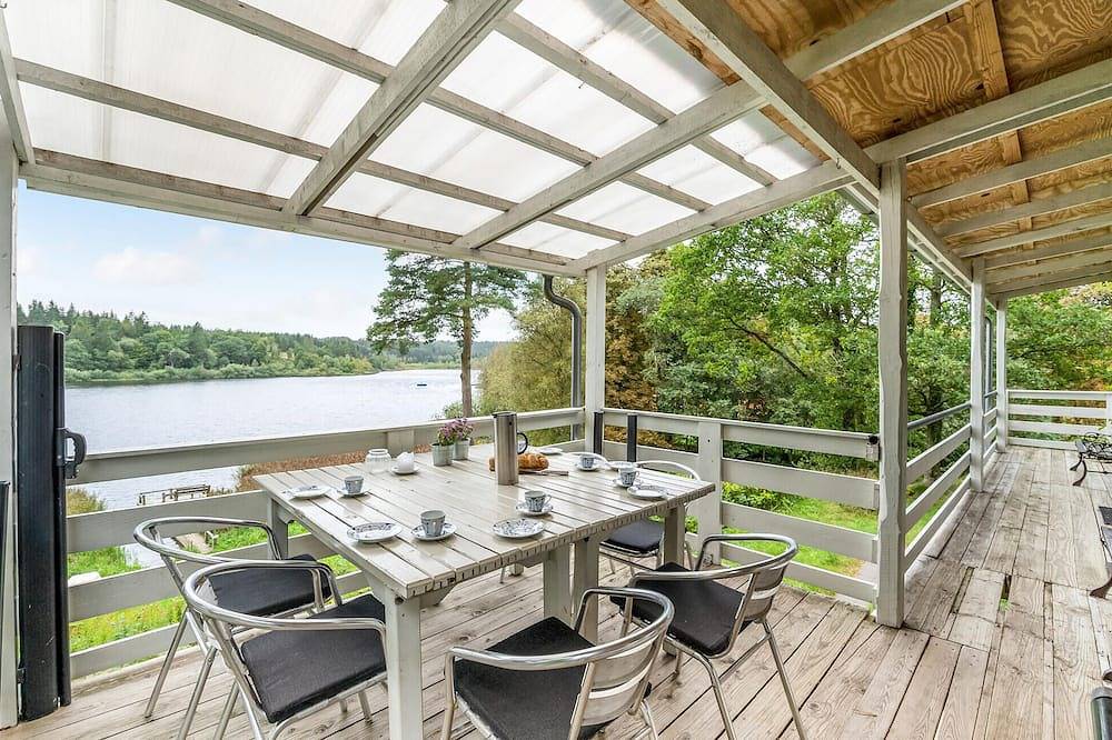 Awesome home in Bryrup with lake view in Bryrup, Silkeborg