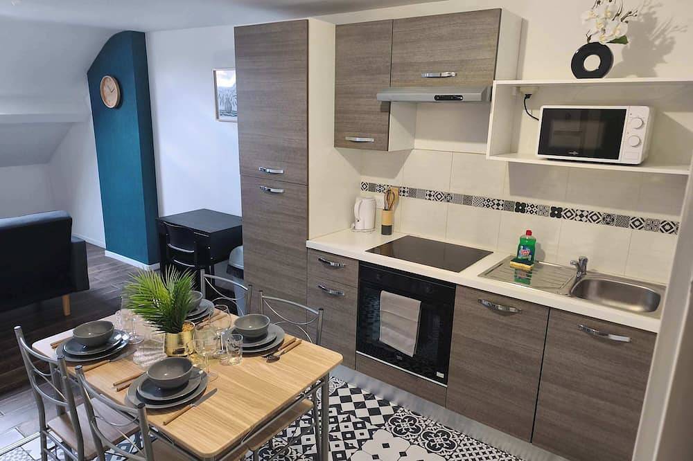 Ganze Wohnung, Downtown Apartment with Private Garage in Charleville-Mézières, Ardennen