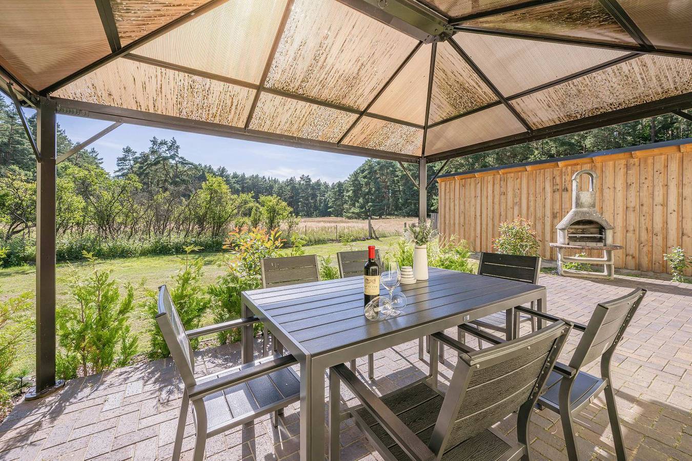 Freistehendes Ferienhaus mit großem Garten – Natur pur und viel Komfort in Garz, Uznam