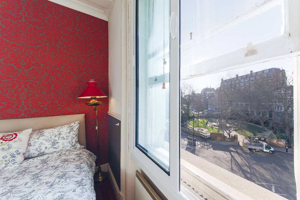 Entire apartment, Charming Apartment minutes walk from St Paul's Cathedral! in Downtown, London