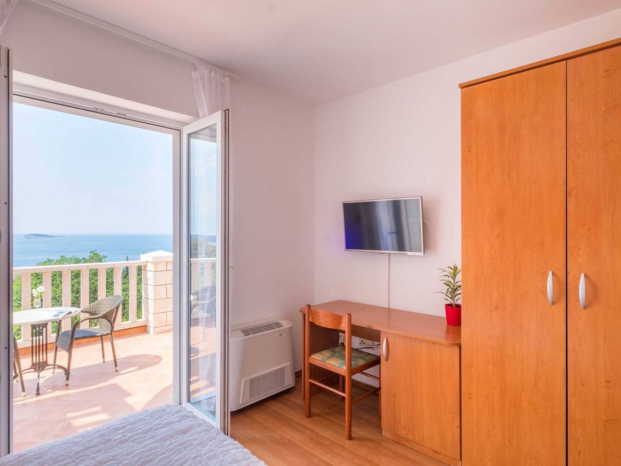 Entire apartment, Villa Panorama Dubrovnik (S1) - Deluxe Double Room with Terrace and Sea View in Plat, Dubrovnik-Neretva