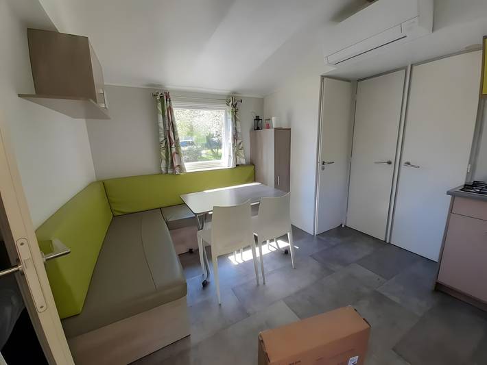 Mobil-home 'Moon River' avec terrasse privée, Wi-Fi et climatisation in Thiviers, Périgord Vert