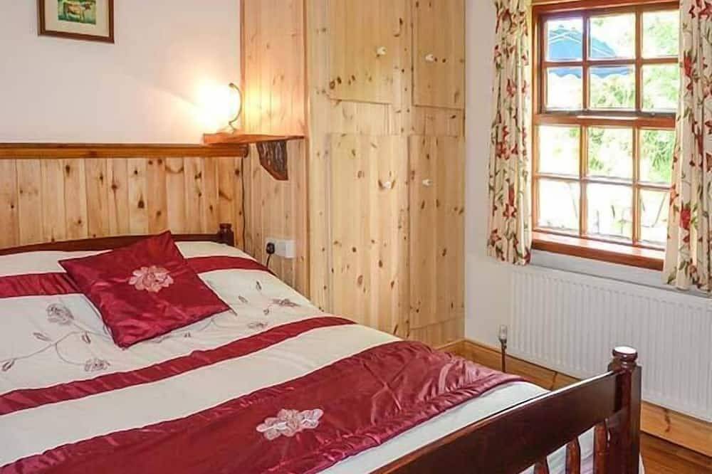 Hawthorn Farm Cottage, family friendly in Curry, County Sligo in County Sligo